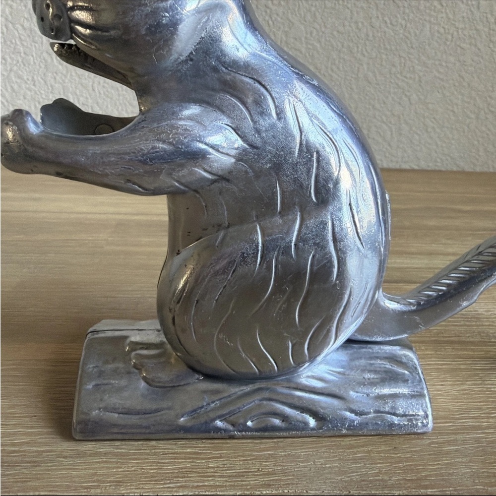 Vintage Nutcracker Squirrel on Log Aluminum Metal Figure Made In Taiwan - Picture 3 of 14
